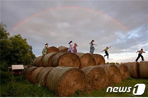 본문 이미지 - 제20회 동강국제사진제 국제공모전에서 올해의 작가로 선정된 캐나다의 팀 스미스(Tim SMITH, Canada)씨의 작품. (영월군 제공) 2022.6.10/뉴스1