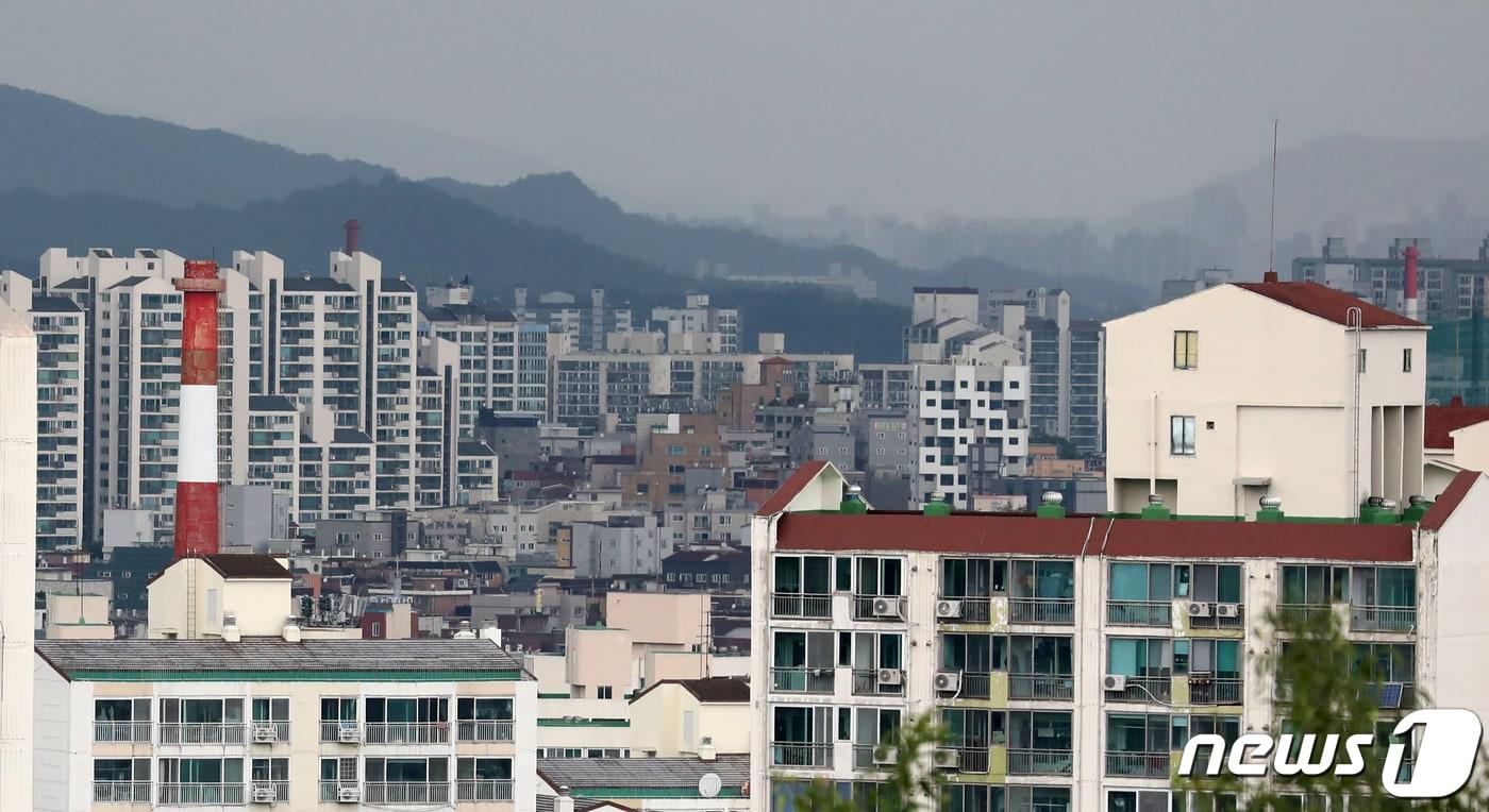 본문 이미지 - 서울 강북구 북서울꿈의숲에서 바라본 노원구 아파트 단지의 모습. 2022.6.13/뉴스1 ⓒ News1 김진환 기자