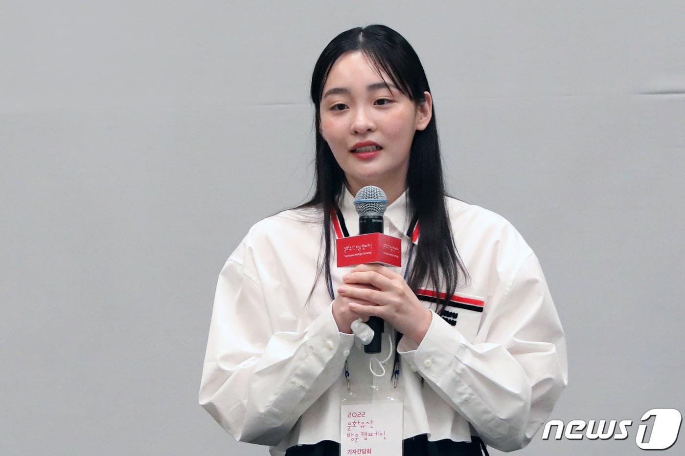 본문 이미지 - 배우 김민하가 14일 서울 종로구 청와대 영빈관에서 열린 '2022 문화유산 방문 캠페인 기자간담회'에서 홍보대사 위촉된 후 소감을 밝히고 있다. 2022.6.14/뉴스1 ⓒ News1 황기선 기자