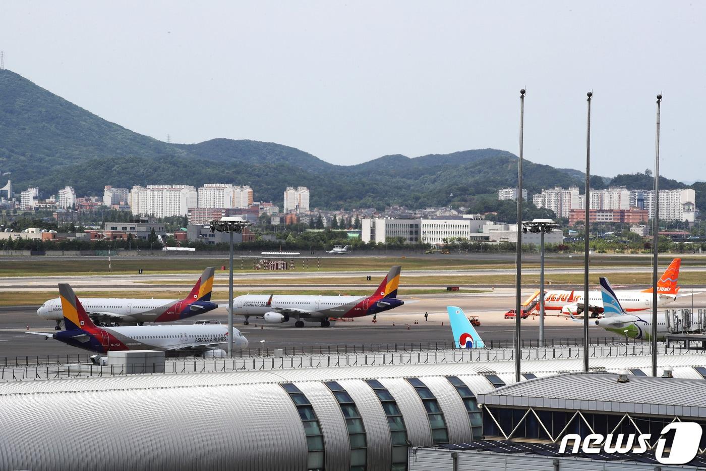 본문 이미지 - 김포공항 계류장. (기사내용과는 무관한 자료사진). 2022.6.15/뉴스1 ⓒ News1 이광호 기자