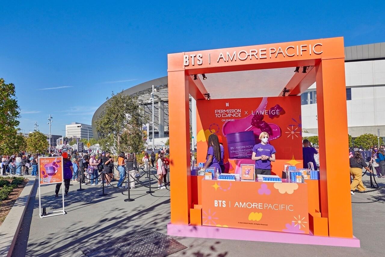 본문 이미지 - BTS 미국 콘서트 아모레퍼시픽 부스(아모레퍼시픽 제공).ⓒ 뉴스1