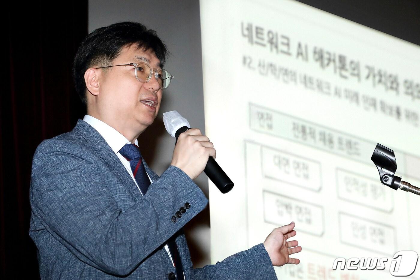 본문 이미지 - 15일 KT는 전날 ETRI와 공동 개최한 '제1회 네트워크 지능화를 위한 인공지능(AI) 해커톤' 행사를 성공적으로 마무리했다고 밝혔다.(KT 제공) ⓒ 뉴스1