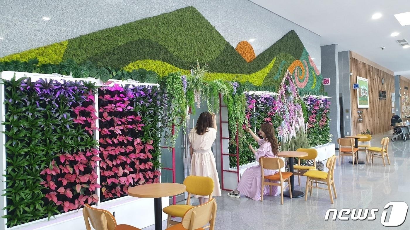 구례군이 백두대간생태교육장 방문객들의 쾌적한 관람환경 제공을 위해 초록이 가득한 스마트가든을 6월 말 개장한다(구례군 제공)2022.6.17/ⓒ 뉴스1