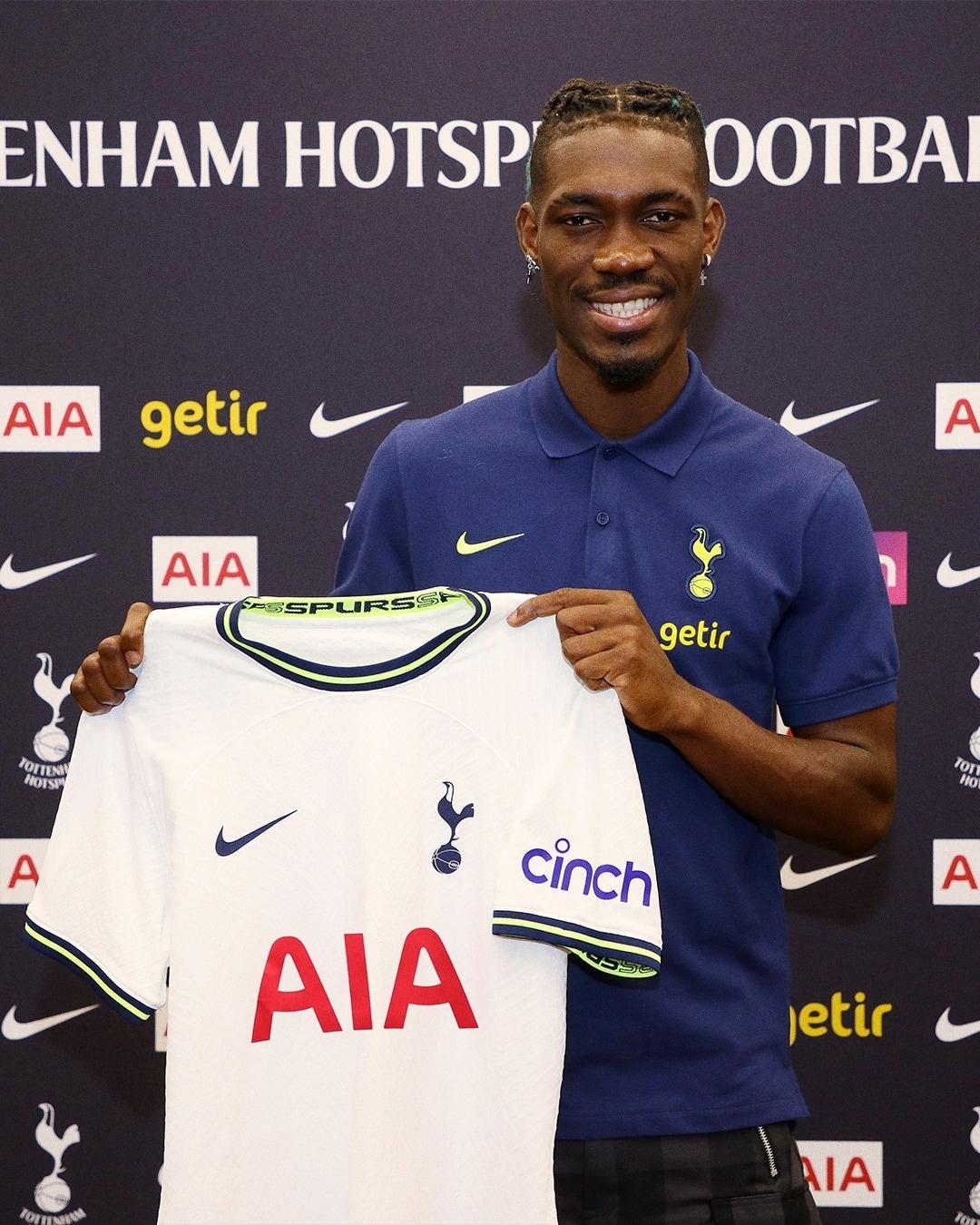 본문 이미지 - 토트넘에 입단한 이브 비수마(토트넘 페이스북 캡처) ⓒ 뉴스1