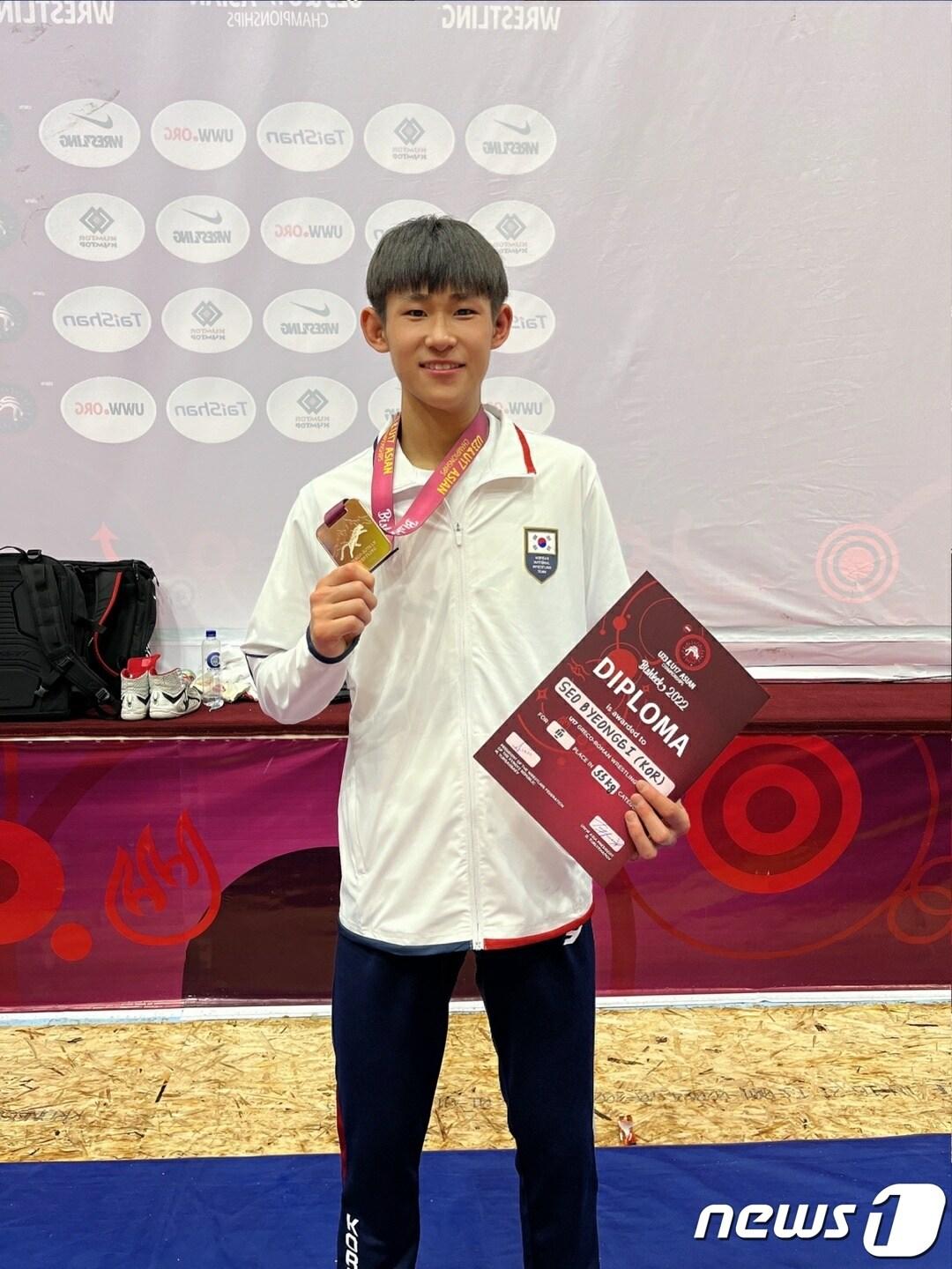 본문 이미지 - 지난 17일부터 22일까지 키르기스스탄 비슈케크에서 열린 2022년 U17 아시아선수권대회에 참가해 그레코로만형 55㎏급에서 동메달을 획득한 충북체고 서병기 학생.ⓒ 뉴스1