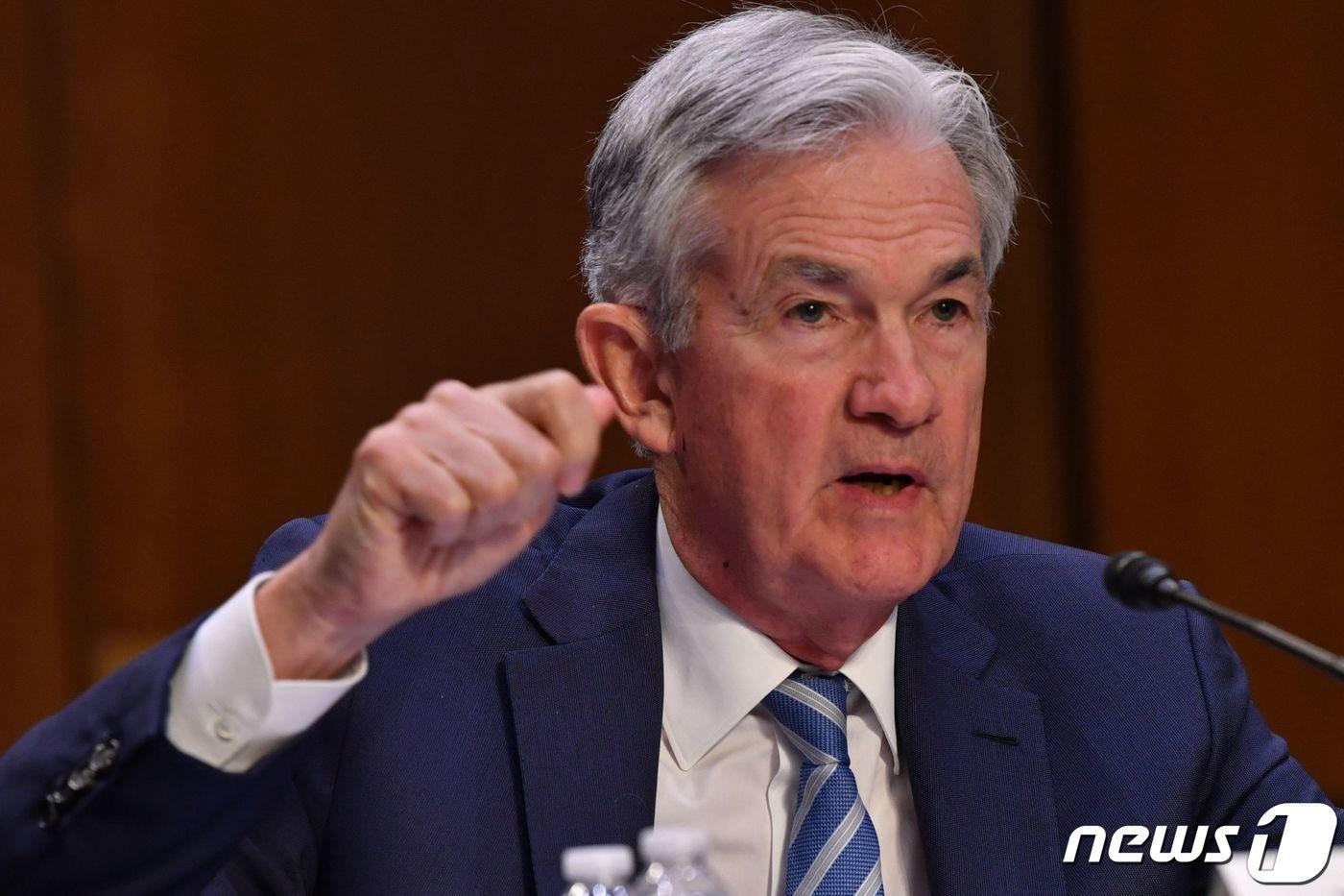 본문 이미지 - 제롬 파월 미 연방준비제도 의장이 22일 미 상원 은행위원회에 출석해 발언하고 있다. ⓒ AFP=뉴스1