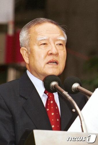 본문 이미지 - 조순 전 경제부총리가 23일 별세했다. 향년 94세. 서울아산병원 등에 따르면 고인은 노환으로 최근 서울아산병원에서 입원 치료를 받아오던 중 이날 새벽 별세했다. 빈소는 서울아산병원 장례식장 30호실이며 발인은 25일 오전, 장지는 강릉 선영이다. (서울시 제공) 2022.6.23/뉴스1