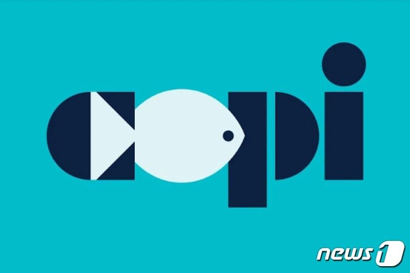 본문 이미지 - 일리노이 천연자원부가 ‘잉어’(Asian Carp)를 ‘코피’(copi)로 변경하고 해당 어종의 먹거리화에 본격 나선다. 이 캠페인을 위해 새로 공개한 로고. 스팬 스튜디오가 제작했다. 사진= 스팬 스튜디오ⓒ 뉴스1