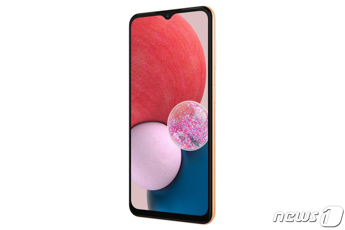 삼성전자 보급형 스마트폰 '갤럭시A13' (삼성전자 모바일 프레스 공식 홈페이지 갈무리) ⓒ 뉴스1