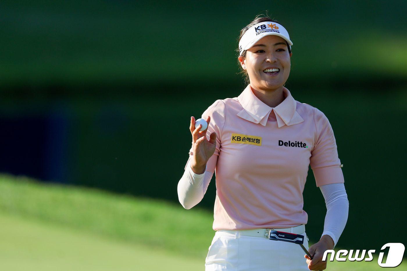 KPMG 여자 PGA 챔피언십 2라운드 1위를 지킨 전인지. ⓒ AFP=뉴스1