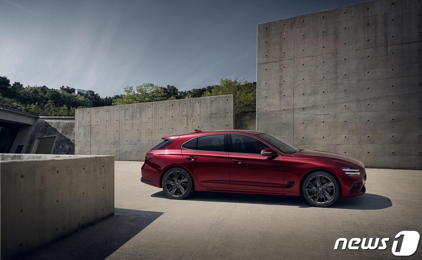 제네시스 브랜드는 ‘G70 슈팅 브레이크(G70 SHOOTING BRAKE)’의 주요 사양과 가격을 공개하고 27일 출시한다고 밝혔다. G70 슈팅 브레이크는 세단 G70의 외관에 트렁크 적재 공간을 확장해 실용성을 갖춘 모델이다. (제네시스 브랜드 제공) 2022.6.27/뉴스1