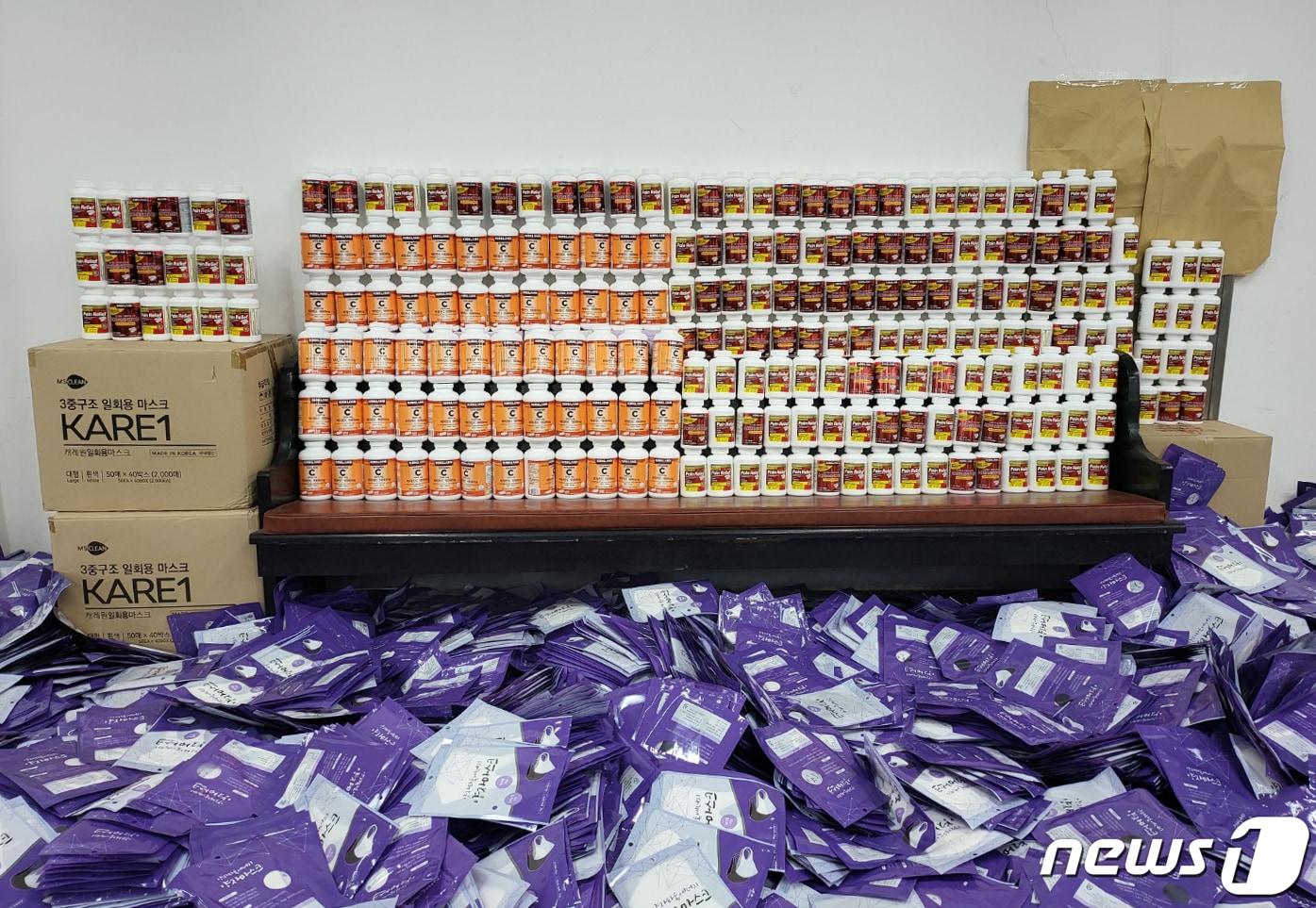 본문 이미지 - 탈북민 단체인 자유북한운동연합 박상학 대표가 지난 28일 인천 강화도에서 대형 풍선에 신종 코로나바이러스 감염증(코로나19) 의약품을 매달아 북한으로 날려 보냈다고 밝혔다. (기사와 무관)(자유북한운동연합 제공) 2022.6.29/뉴스1 ⓒ News1 정진욱 기자