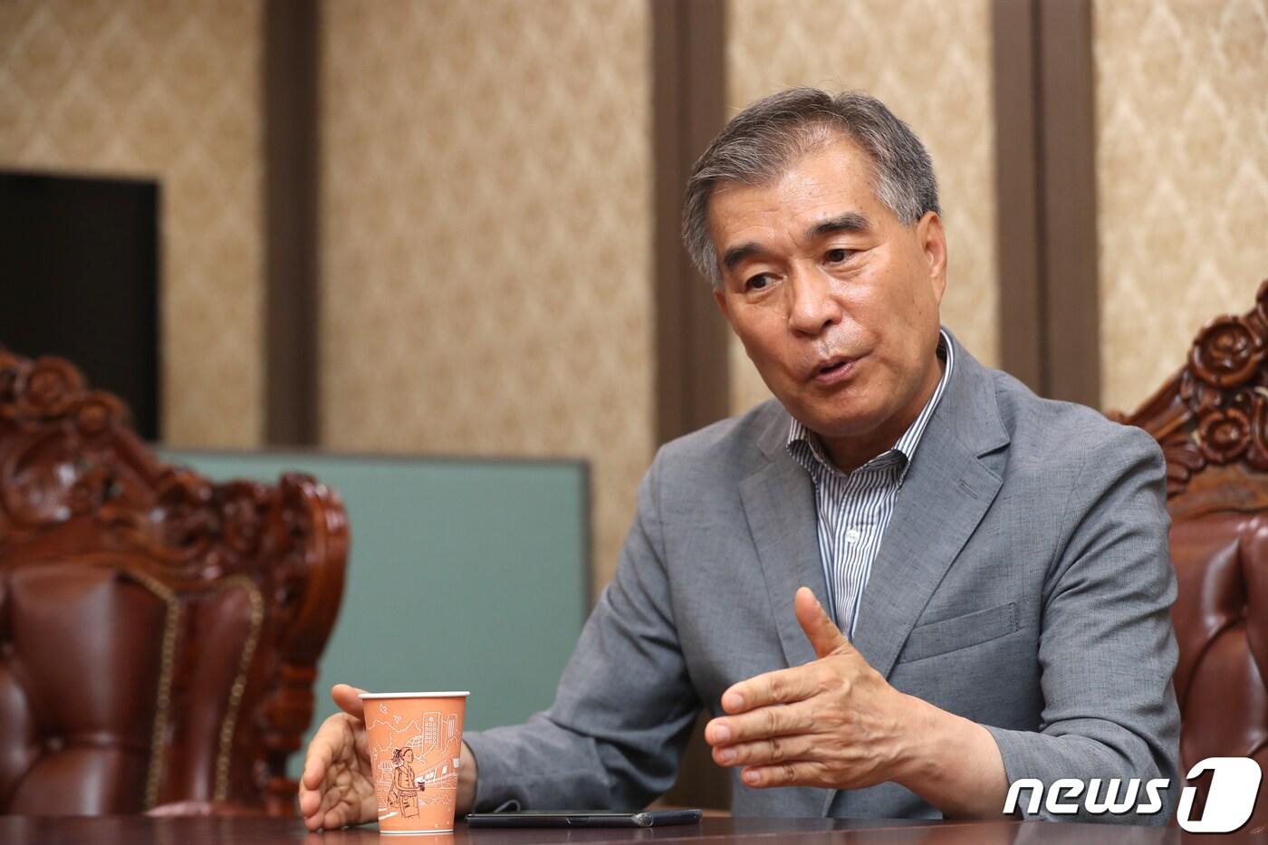 본문 이미지 - 김현기 서울시의회 의장 후보자가 29일 오후 서울시의회 귀빈실에서 뉴스1과 인터뷰를 하고 있다. 2022.6.29/뉴스1 ⓒ News1 황기선 기자