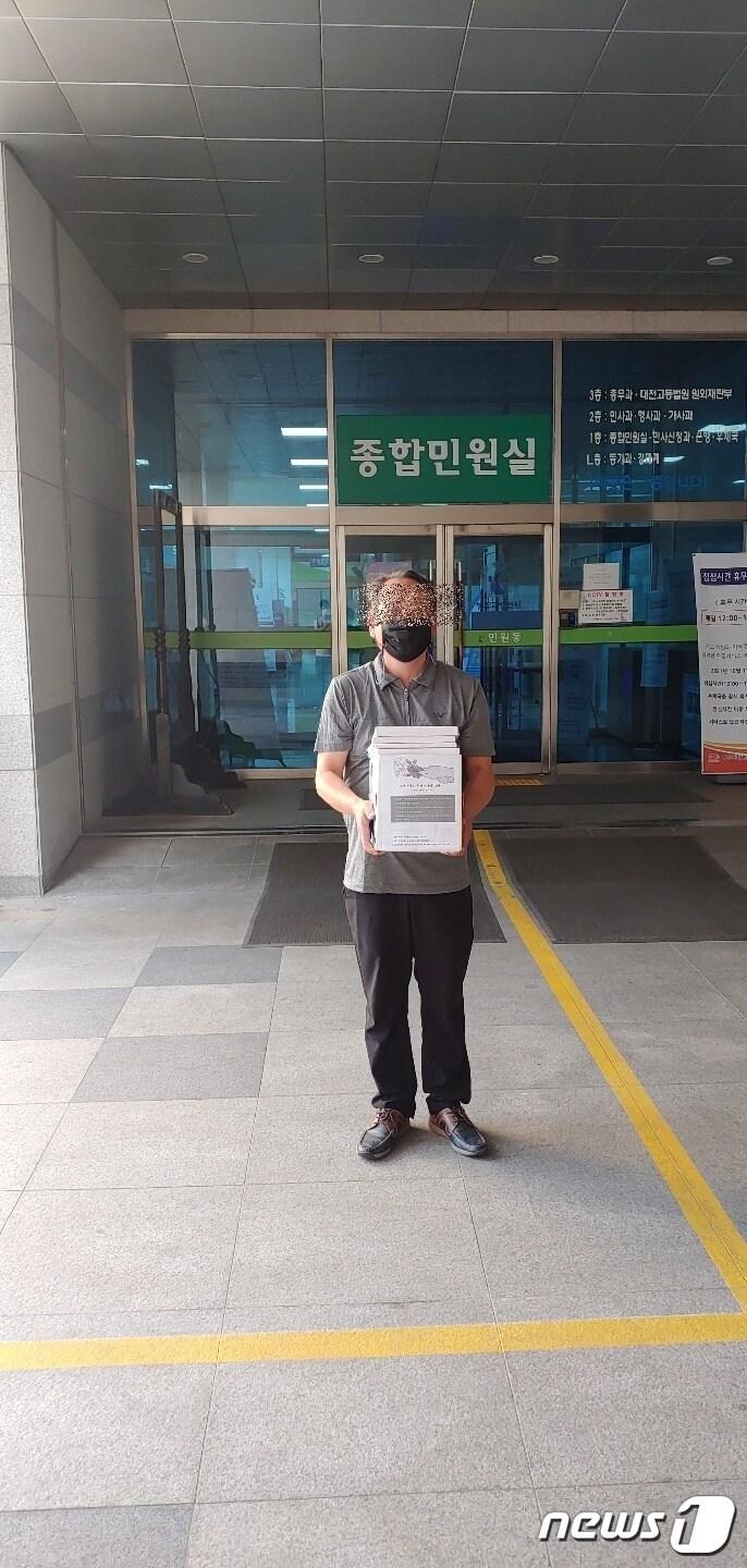 본문 이미지 - 친한 친구의 계부에게 성폭행을 당한 뒤 극단적인 선택을 한 충북 청주 여중생 A양 유족이 항소심 재판부에 피고인 엄벌을 촉구하는 최종 의견서와 연명탄원서를 제출했다.2022.6.5/ⓒ 뉴스1