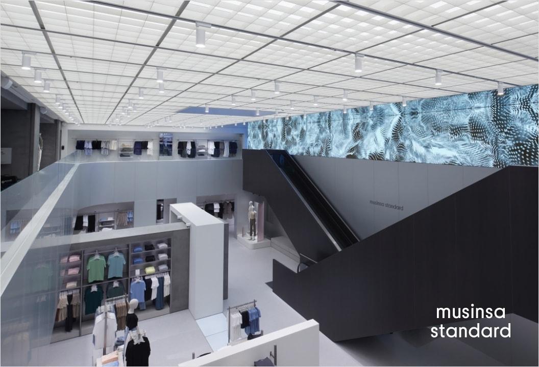 본문 이미지 - 무신사 강남 플래그십 스토어 내부 전경.(무신사 제공) ⓒ 뉴스1