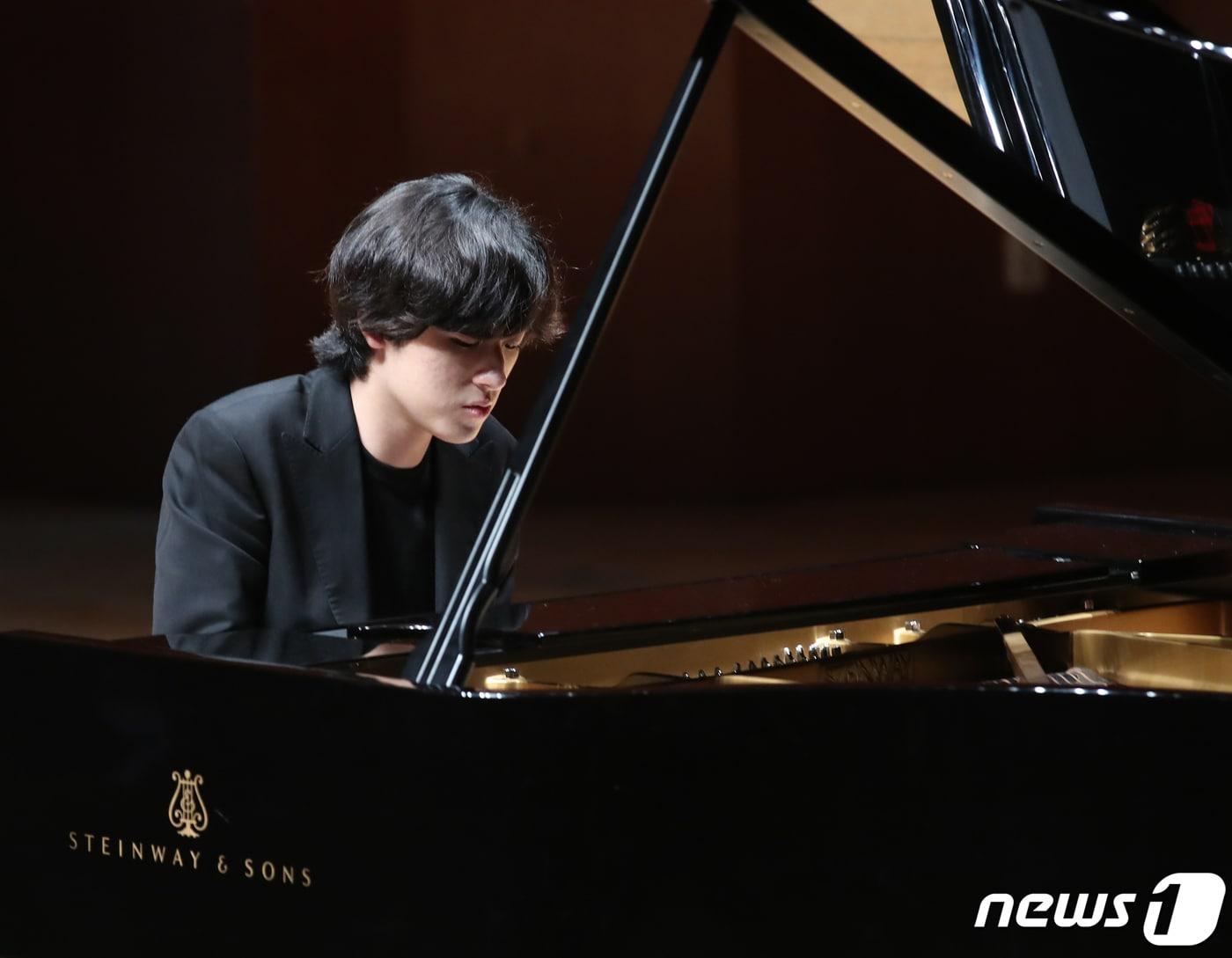 본문 이미지 - 피아니스트 임윤찬/뉴스1 ⓒ News1 송원영 기자