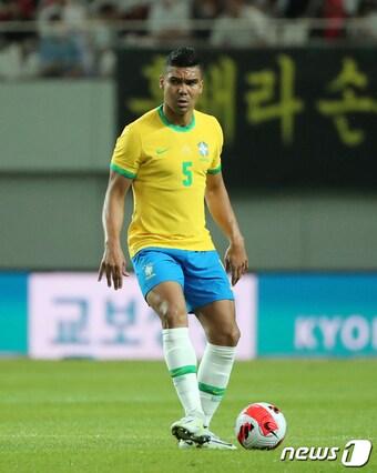 본문 이미지 - 2일 서울월드컵경기장에서 열린 2002 한일월드컵 20주년 기념 평가전 대한민국과 브라질의 경기, 브라질 대표팀 카세미루. 2022.6.2/뉴스1 ⓒ News1 김진환 기자