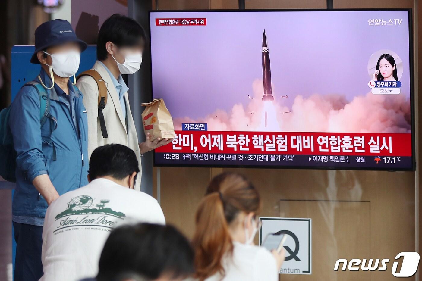 본문 이미지 - 북한이 5일 동해상을 향해 단거리탄도미사일(SRBM) 8발을 발사했다. 2022.6.5/뉴스1 ⓒ News1 민경석 기자