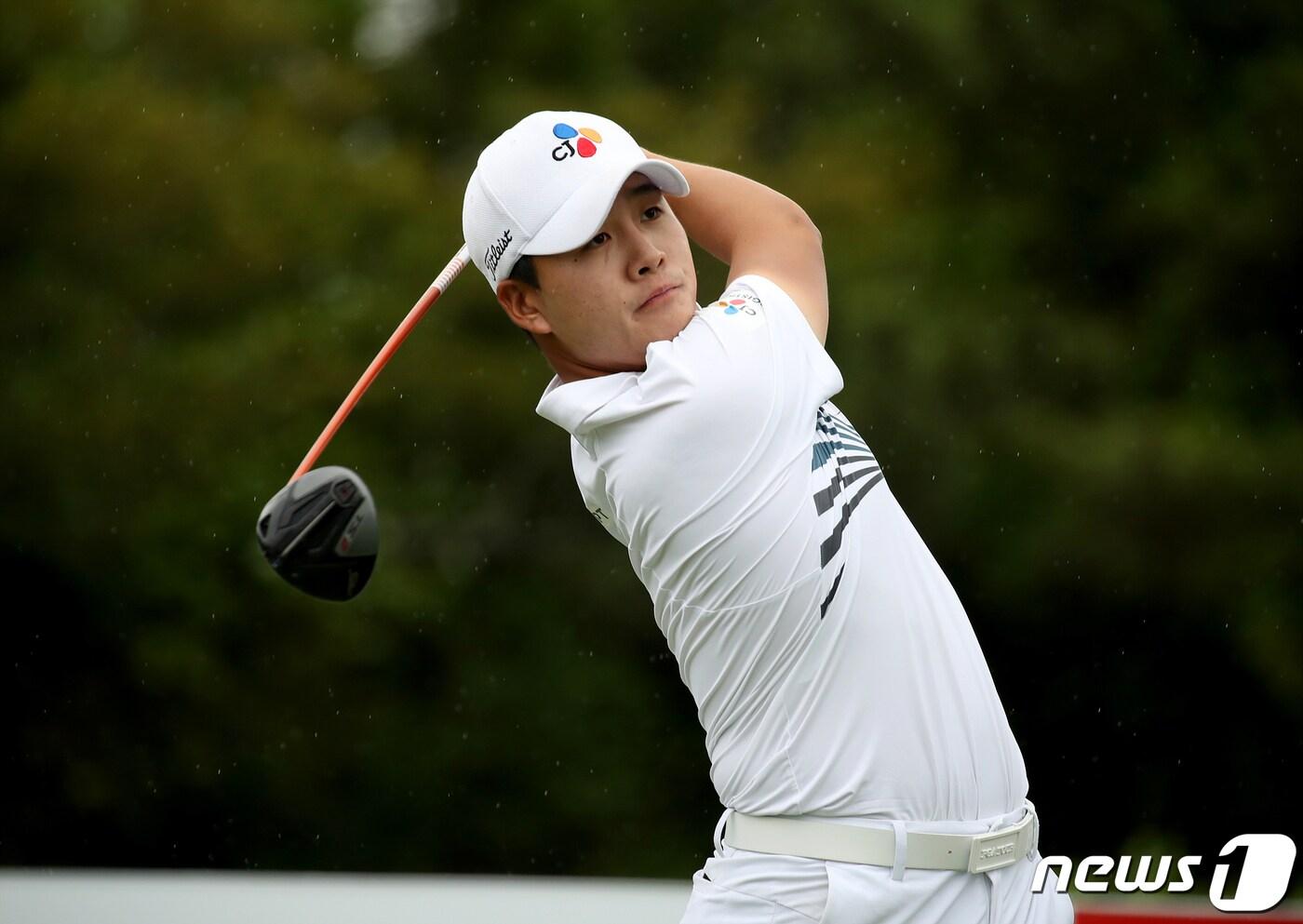 김민규가 5일 제주도 핀크스골프클럽에서 열린 SK telecom OPEN 2022 파이널라운드 7번 홀에서 드라이버 티샷을 하고 있다. (KPGA 제공) 2022.6.5/뉴스1