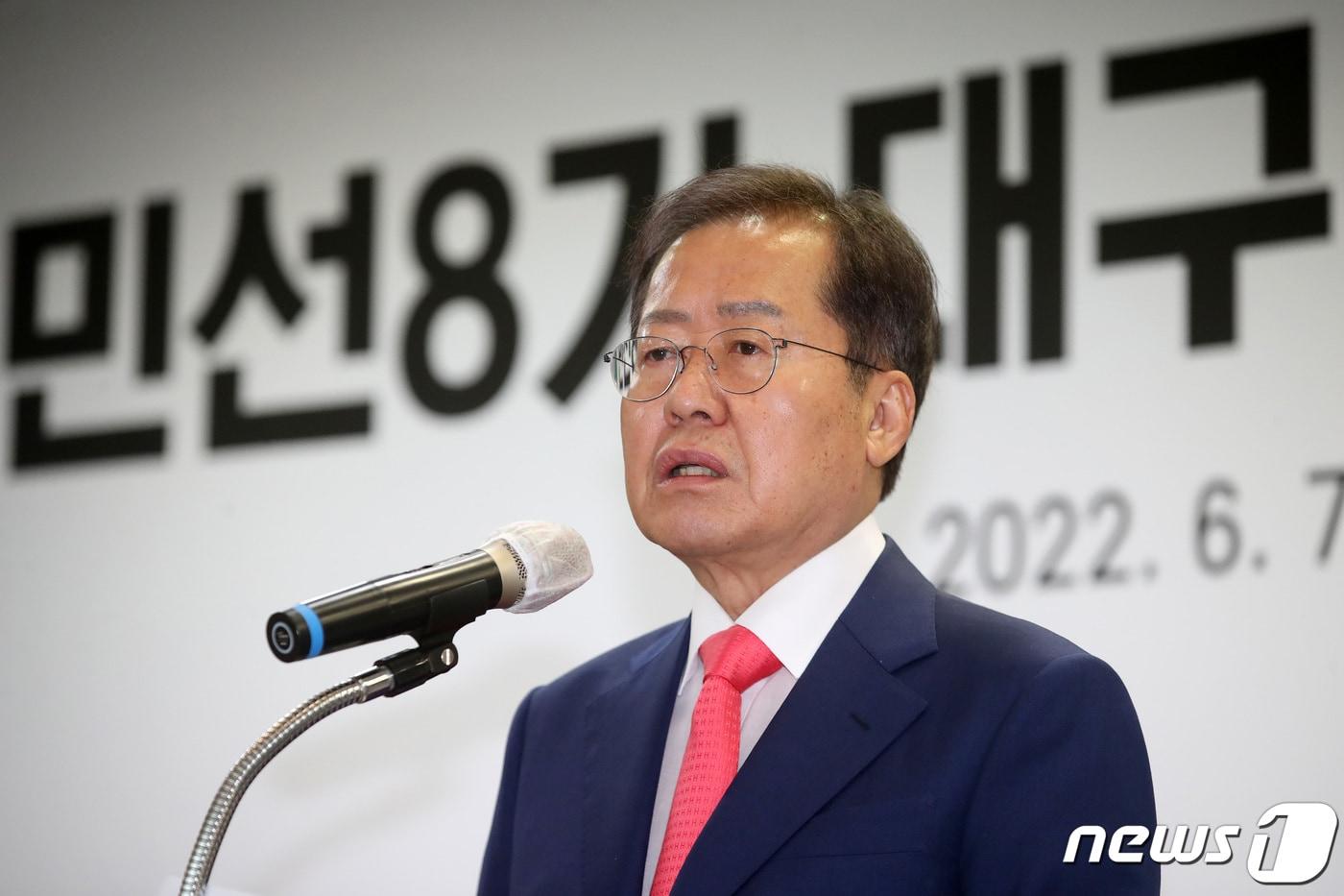 본문 이미지 - 홍준표 대구시장 당선인이 지나 ㄴ7일 오전 대구 동대구벤처밸리 대구테크노파크에서 열린 민선8기 대구시장직 인수위원회 출범식에서 인사말을 하고 있다. ⓒ News1 공정식 기자