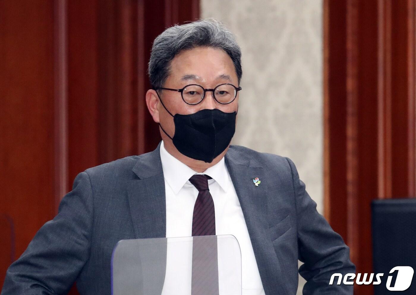 왕윤종 대통령실 경제안보비서관이 7일 오후 서울 종로구 세종대로 정부서울청사에서 열린 대외경제장관회의에 참석하고 있다. 2022.6.7/뉴스1 ⓒ News1 김명섭 기자