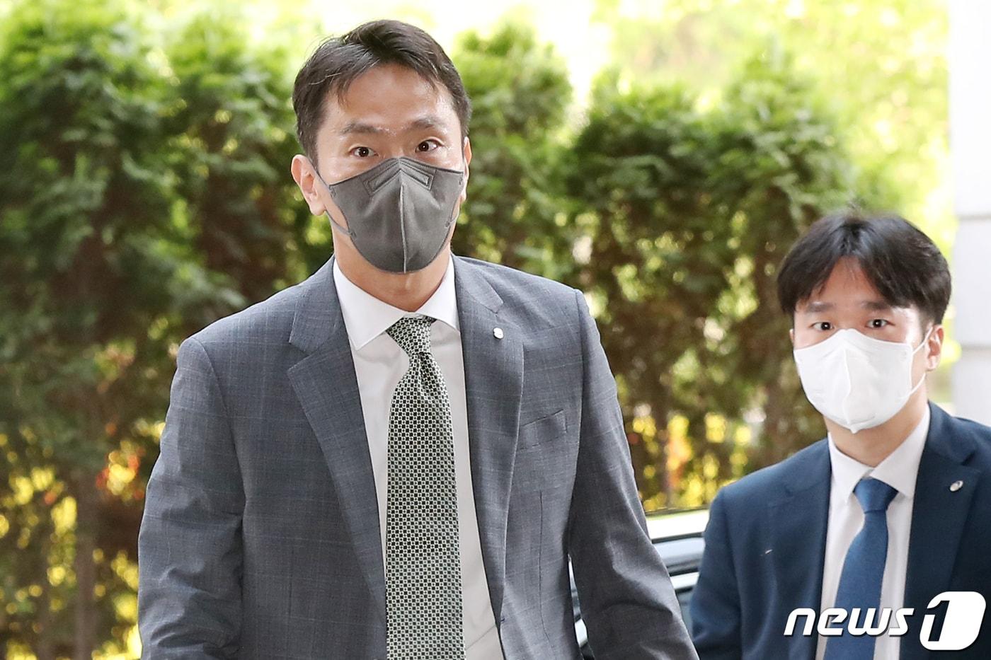 이복현 신임 금융감독원장이 8일 오전 서울 영등포구 여의도 금감원으로 첫 출근하고 있다. 2022.6.8/뉴스1 ⓒ News1 민경석 기자