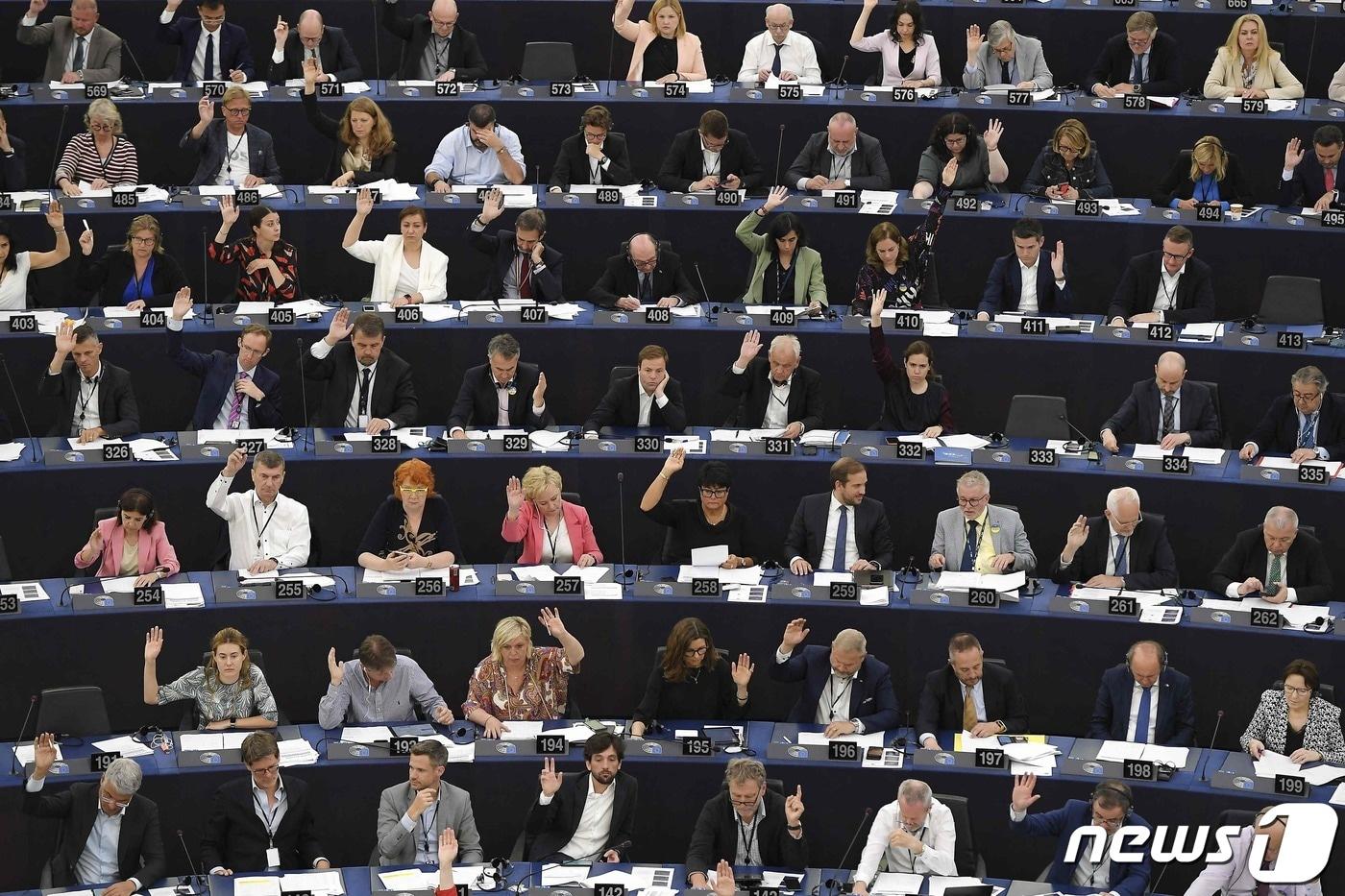 본문 이미지 - 유럽연합(EU)이 2035년부터 휘발유와 경유 신차 사실상 판매를 금지하기로 결의했다. ⓒ AFP=뉴스1 ⓒ News1 정윤영 기자