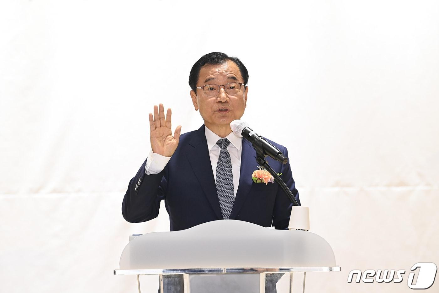 본문 이미지 - 이현재 하남시장이 취임선서를 하고 있다.(하남시 제공) ⓒ News1  