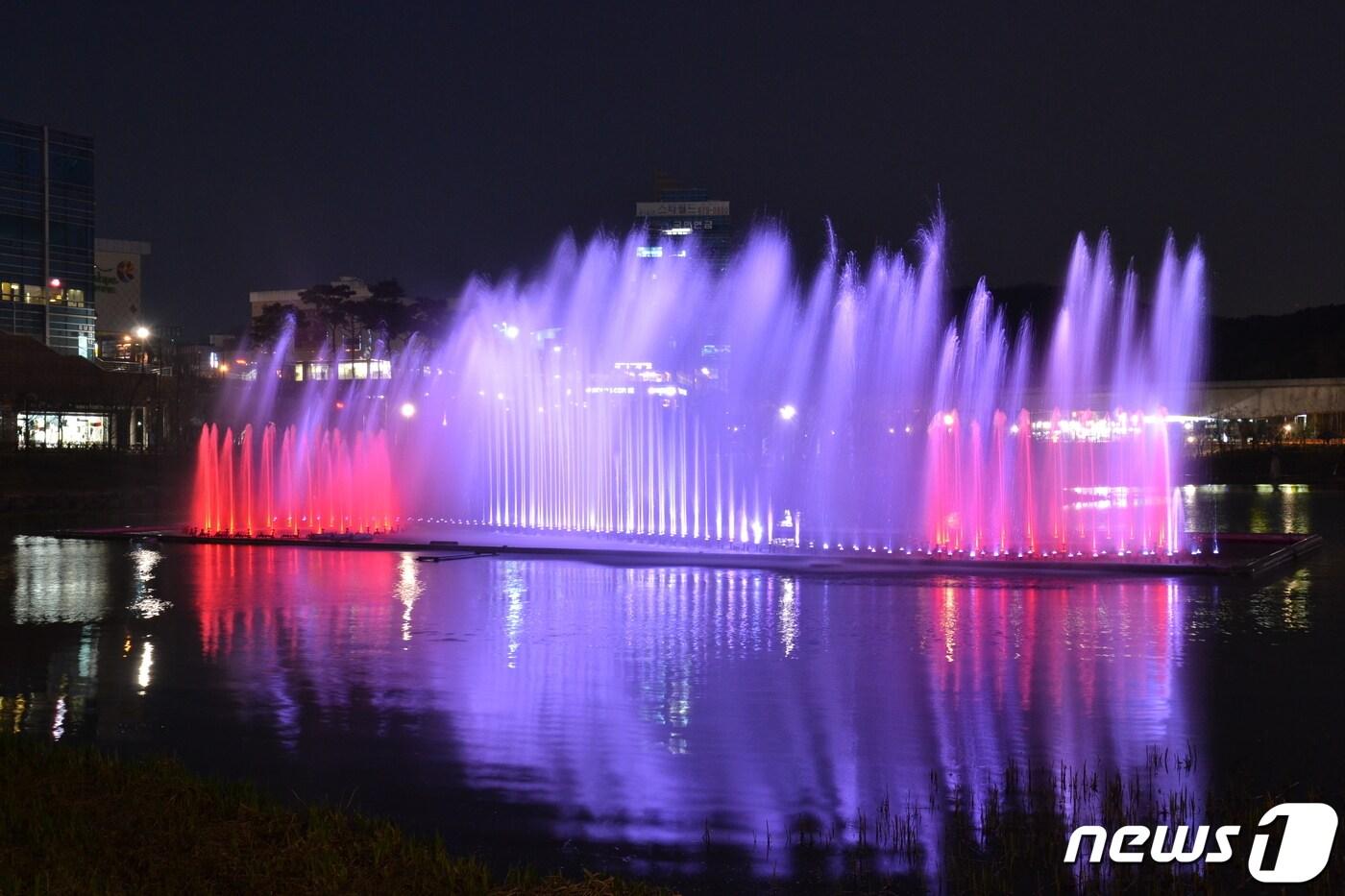 동백호수공원 음악분수 모습.(용인시 제공) ⓒ News1 