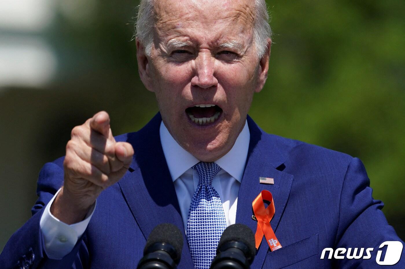 본문 이미지 - 조 바이든 미국 대통령이 2022년 7월11일(현지시간) 백악관에서 열린 총기안전법 통과를 축하하는 행사에서 연설을 하고 있다. ⓒ 로이터=뉴스1 ⓒ News1 김현 특파원