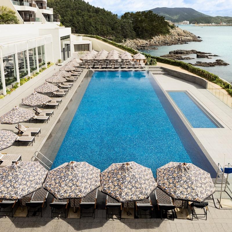 본문 이미지 - 아난티 코브 펜트하우스 오너스풀 전경(아난티 제공)ⓒ 뉴스1