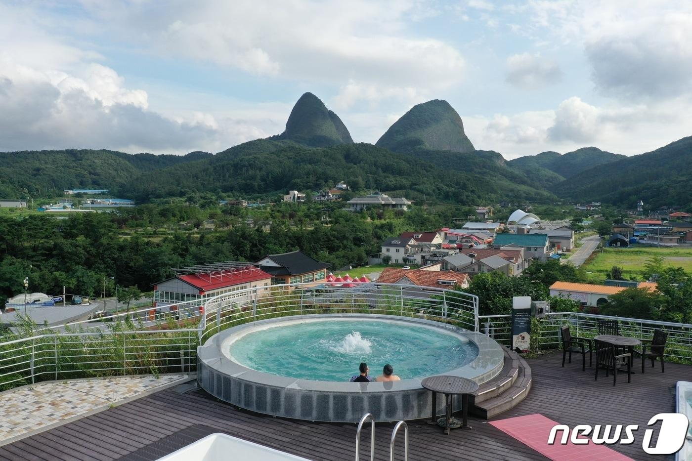 전북 진안군 마이산 입구에 소재한 홍삼한방타운이 2년여만에 재개장한다.(진안군제공)2022.7.12/뉴스1