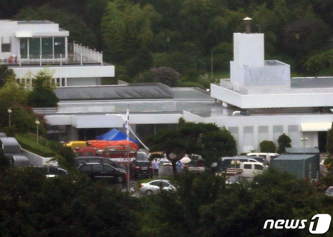 13일 오전 윤석열 대통령 부부가 입주를 앞둔 서울 한남동 대통령 관저에서 공사가 진행되고 있다. 윤 대통령은 현재 서초동 자택에서 용산 집무실까지 출퇴근하고 있다. 2022.7.13/뉴스1 ⓒ News1 조태형 기자