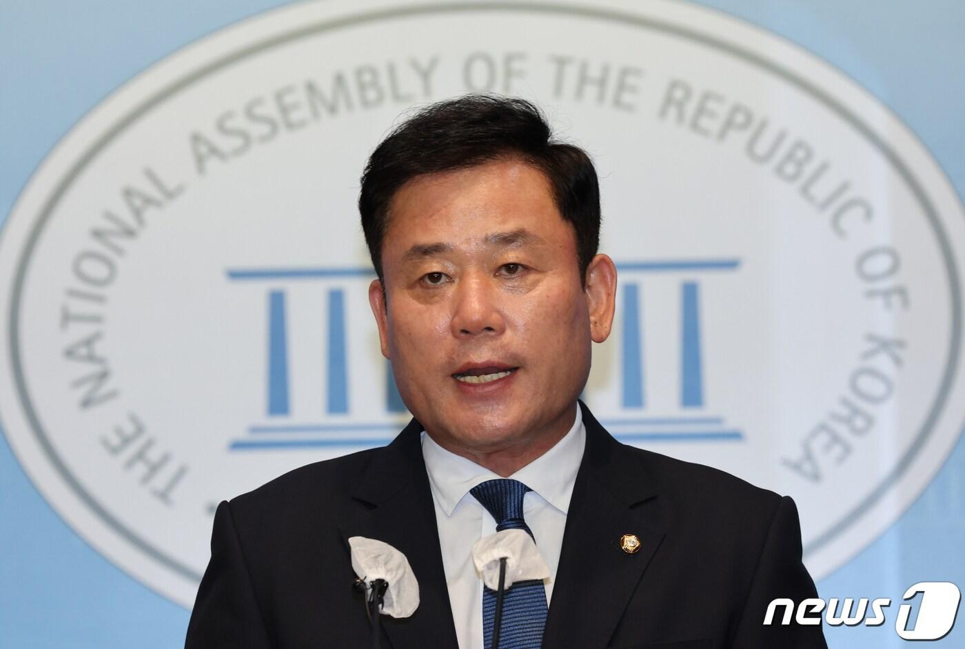본문 이미지 - 송갑석 더불어민주당 의원이 13일 오후 국회 소통관에서 최고위원 출마 선언 기자회견을 하고 있다. (공동취재) 2022.7.13/뉴스1 ⓒ News1 허경 기자