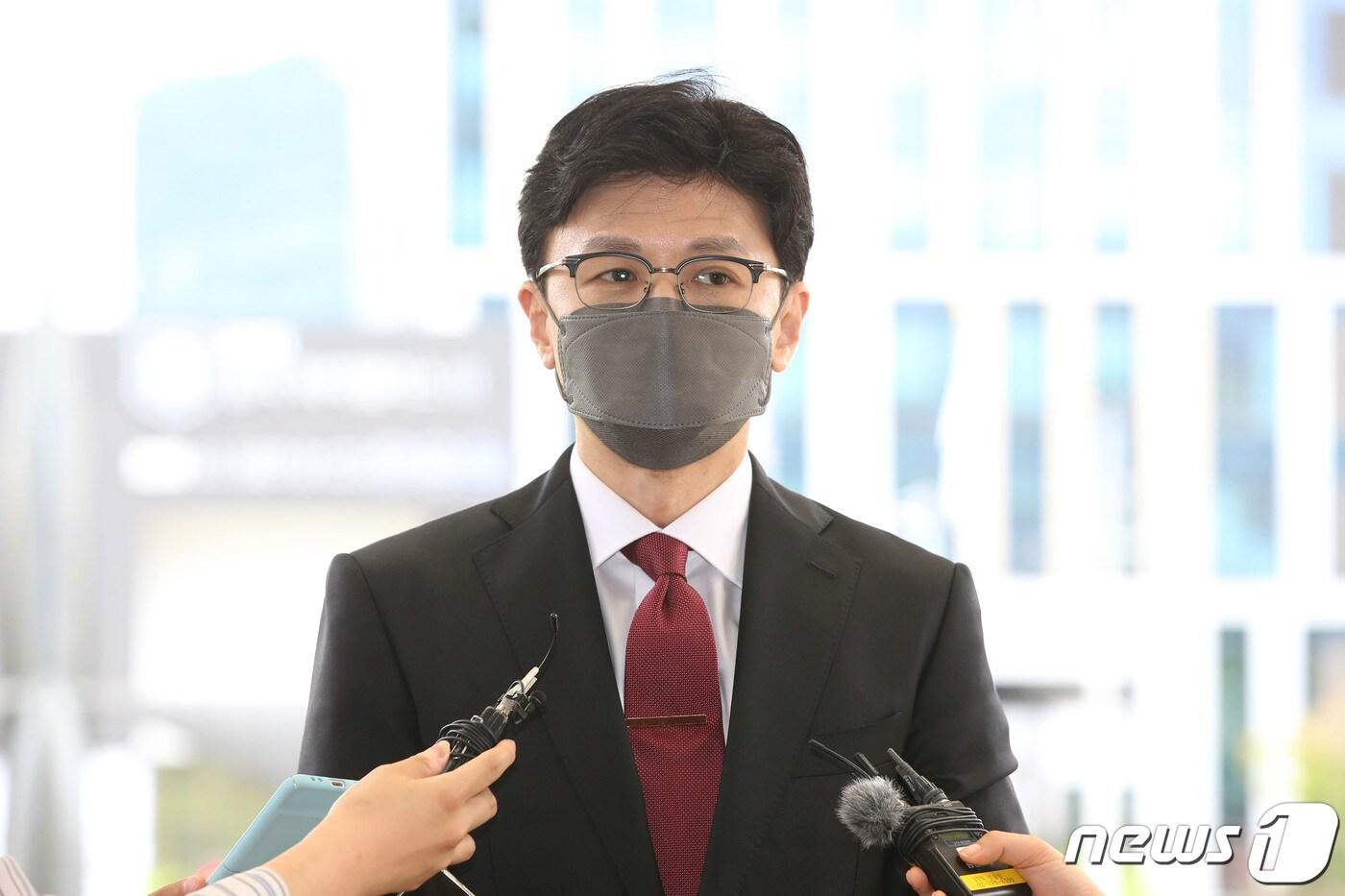 한동훈 법무부 장관이 14일 오후 서울 서초구 대법원에서 열린 대법관후보 추천위원회에 참석하며 취재진의 질문에 답하고 있다.2022.7.14/뉴스1 ⓒ News1 사진공동취재단