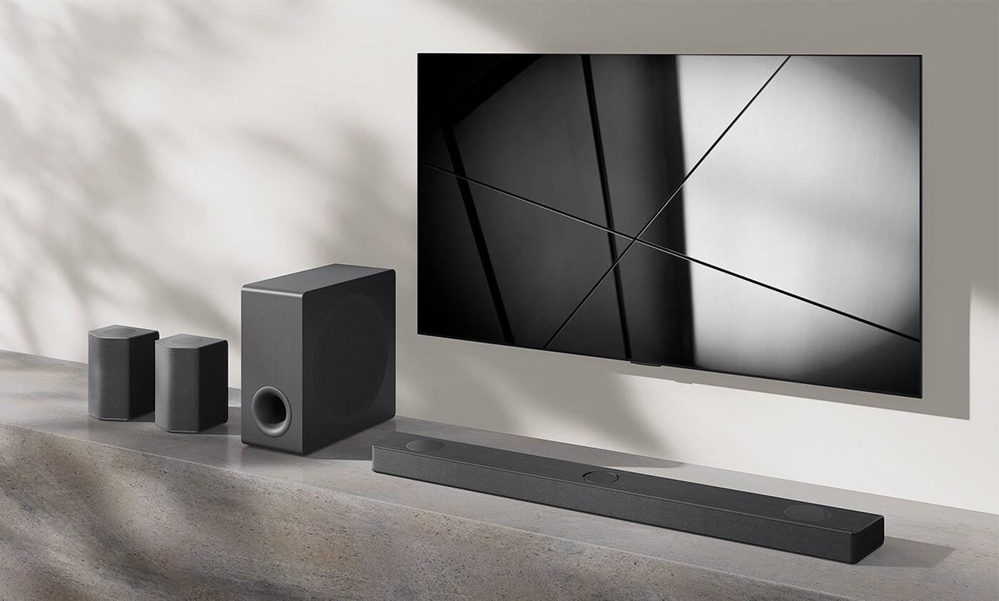 LG전자가 입체음향을 더욱 강화해 몰입감 넘치는 시청경험을 제공하는 2022년형 사운드바를 18일 국내 출시한다. 2022년형 사운드바 신제품(모델명: S95QR) 제품 이미지 (LG전자 제공) ⓒ 뉴스1