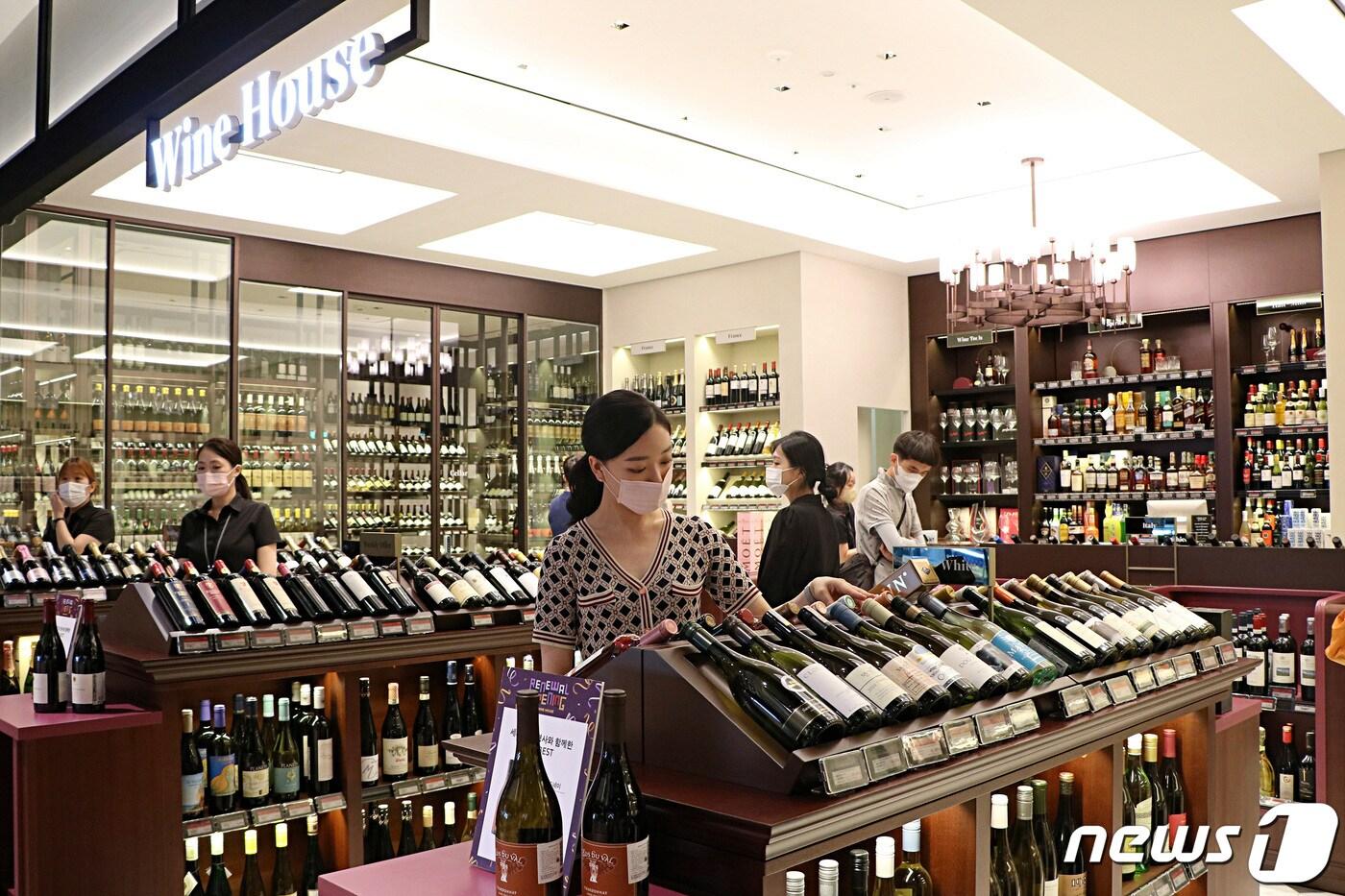 본문 이미지 - 대구신세계백화점 지하 1층 건강·와인숍이 18일 확장 오픈했다.(대구신세계 제공)ⓒ 뉴스1