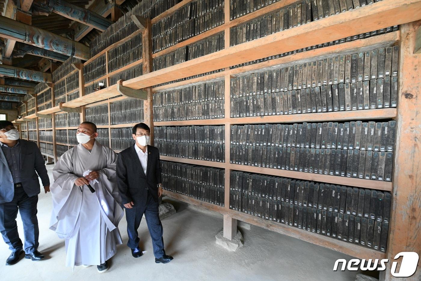 경상남도 합천군 해인사의 팔만대장경을 보관하기 위해 지어진 건축물인 장경판전. (문화재청 제공) 2022.7.19/뉴스1