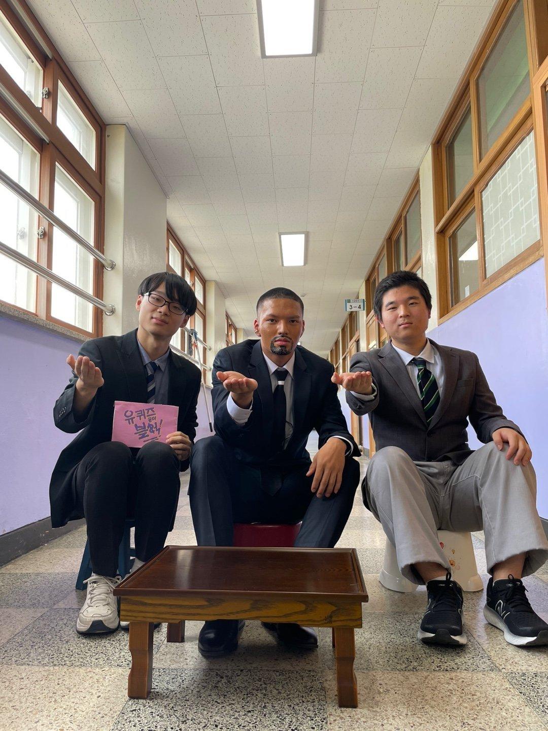 크로스백 멘 우영우·금쪽이의 오은영…