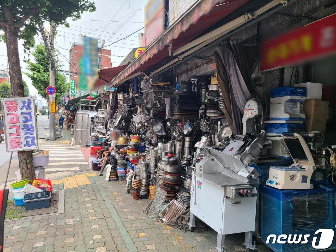 본문 이미지 - 20일 서울 황학동 주방거리는 한산했다. ⓒ 뉴스1 김민석 기자