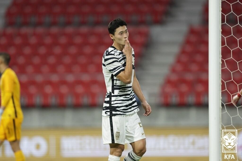 본문 이미지 - 20일 일본 아이치현 도요타시 도요타 스타디움에서 열린 동아시안컵 남자부 1차전 대한민국과 중국과의 경기에서 대한민국 조규성이 골을 넣은 후 세리머니를 하고 있다. (대한축구협회 제공) 2022.7.20/뉴스1 ⓒ News1 김진환 기자