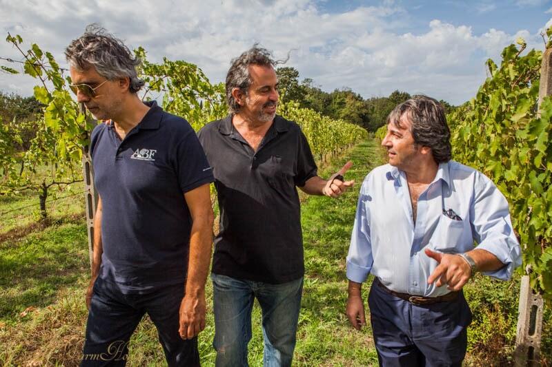 본문 이미지 - 안드레아 보첼리(왼쪽)와 친동생 알베르토 보첼리(에이비씨코퍼레이션 제공) ⓒ 뉴스1