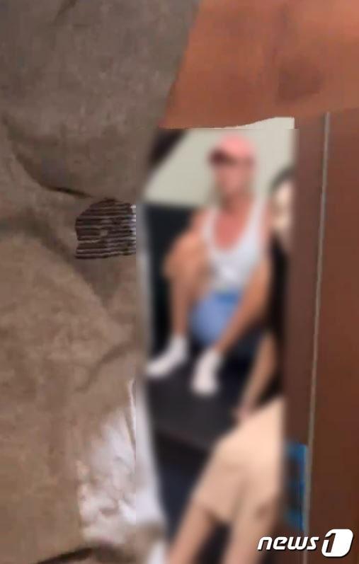 본문 이미지 - 강남 한 복판에서 속칭 '키스방'이라는 변종 성매매 업소를 운영한 일당 등 20여명이 경찰에 붙잡혔다. (수서경찰서 제공) ⓒ 뉴스1