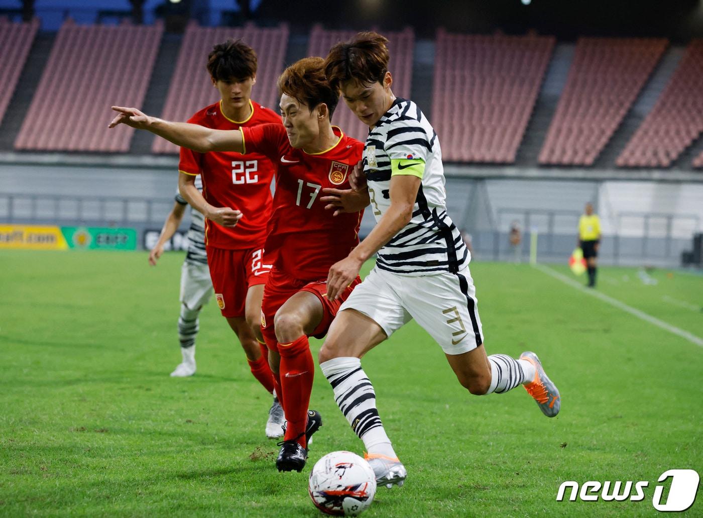 본문 이미지 - 20일 가시마에서 열린 한국과 일본의 E1 챔피언십 경기. 관중석이 텅텅 비어있다. ⓒ 로이터=뉴스1