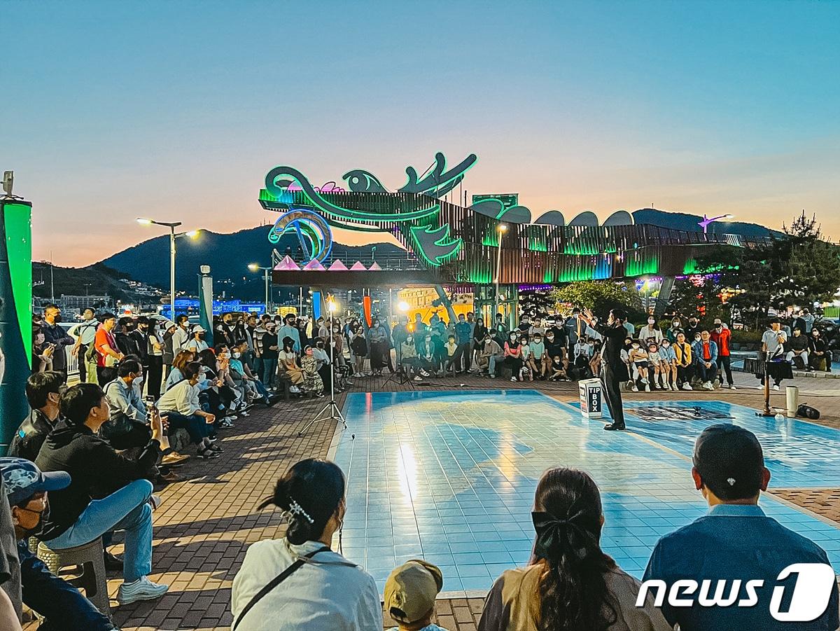 본문 이미지 - 여수밤바다 낭만버스킹 현장.(여수시 제공)2022.7.21/뉴스1