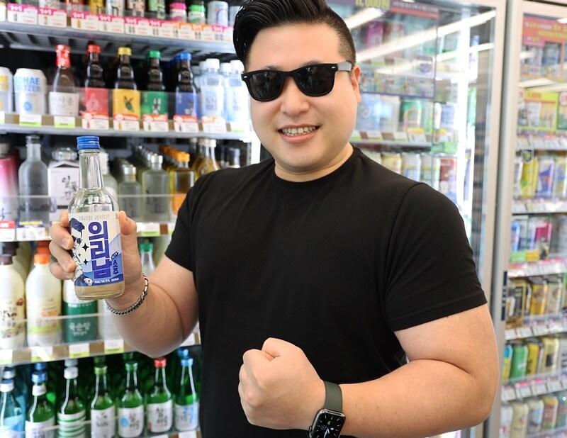 본문 이미지 - 김보성 의리남 소주(BGF리테일 제공).ⓒ 뉴스1