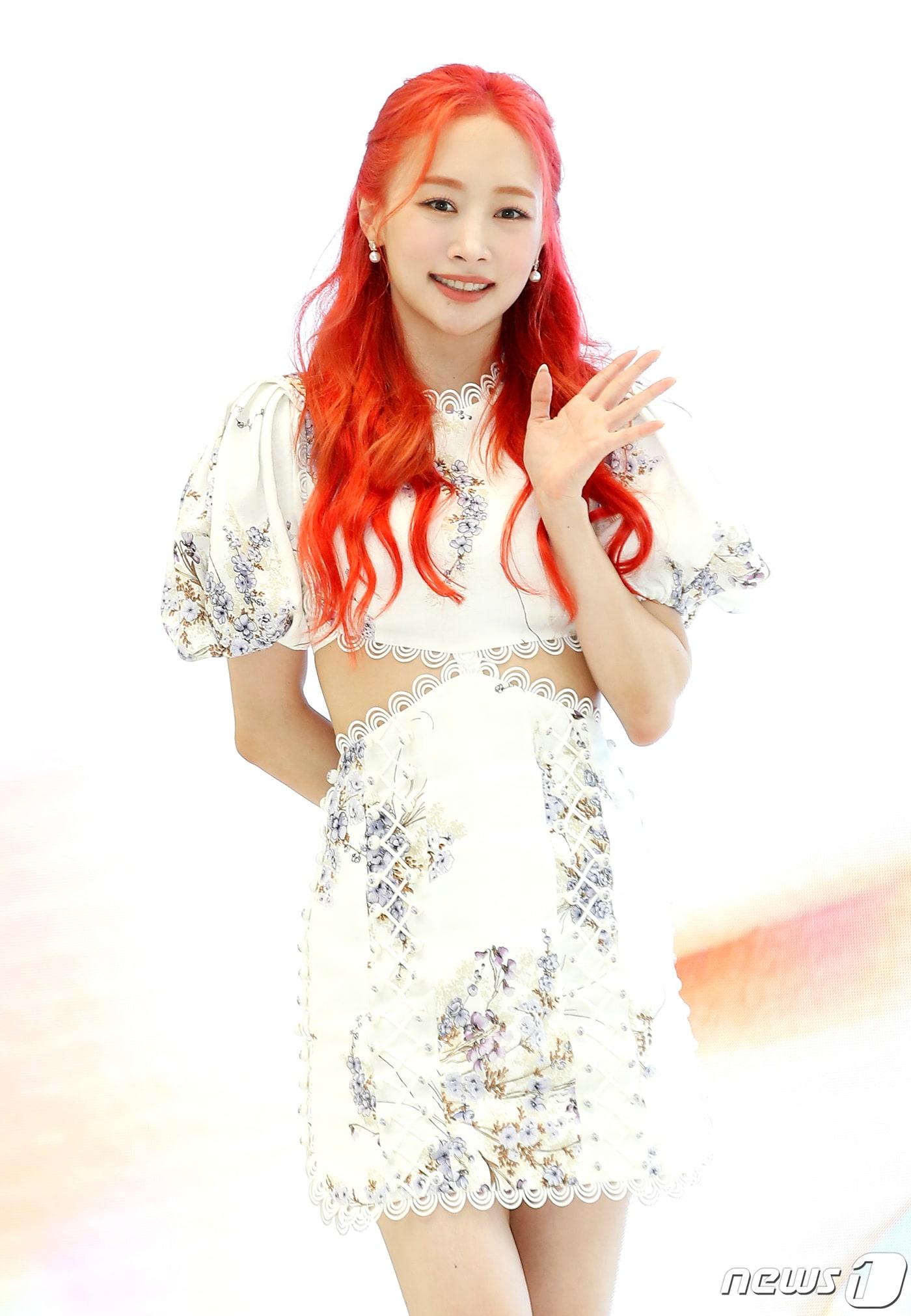 본문 이미지 - 가수 니콜이 26일 오전 서울 장충동 크레스트72에서 가진 새 디지털 싱글 'YOU.F.O (유에프오)' 기자간담회에서 포즈를 취하고 있다. 지난 2007년 카라(KARA)로 데뷔한 니콜은 올해로 데뷔 15주년을 맞았다. 니콜은 이번 신곡을 통해 국내에서는 8년여 만에 솔로 활동을 펼칠 예정이다. 2022.7.26/뉴스1 ⓒ News1 권현진 기자