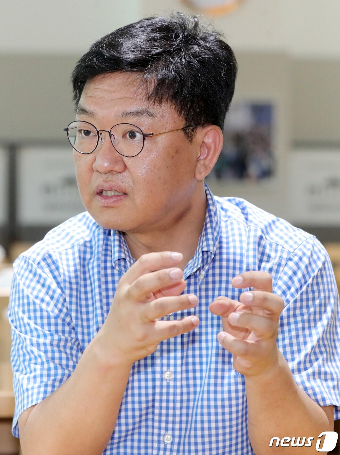 본문 이미지 - 최은식 전주비바체실내악축제 예술감독이 26일 전북 전주시 평화의전당에서 뉴스1 전북취재본부와 인터뷰를 하고 있다. 2022.7.26/뉴스1 ⓒ News1 유경석 기자