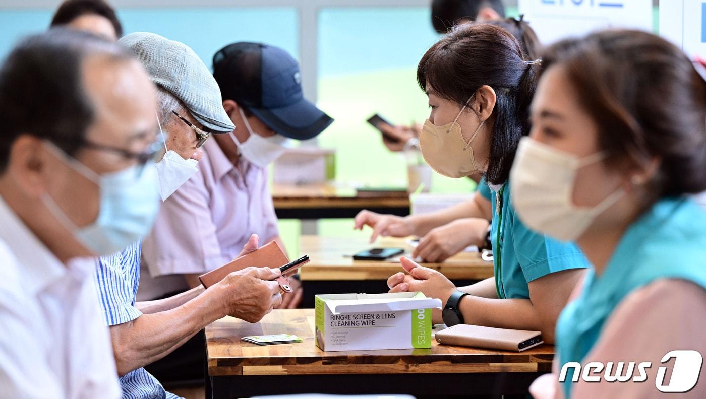 12일 충북 음성군이 인공지능을 활용한 노인 통합돌봄 시범사업을 추진한다고 밝혔다.(자료사진)/뉴스1 ⓒ News1 이광호 기자