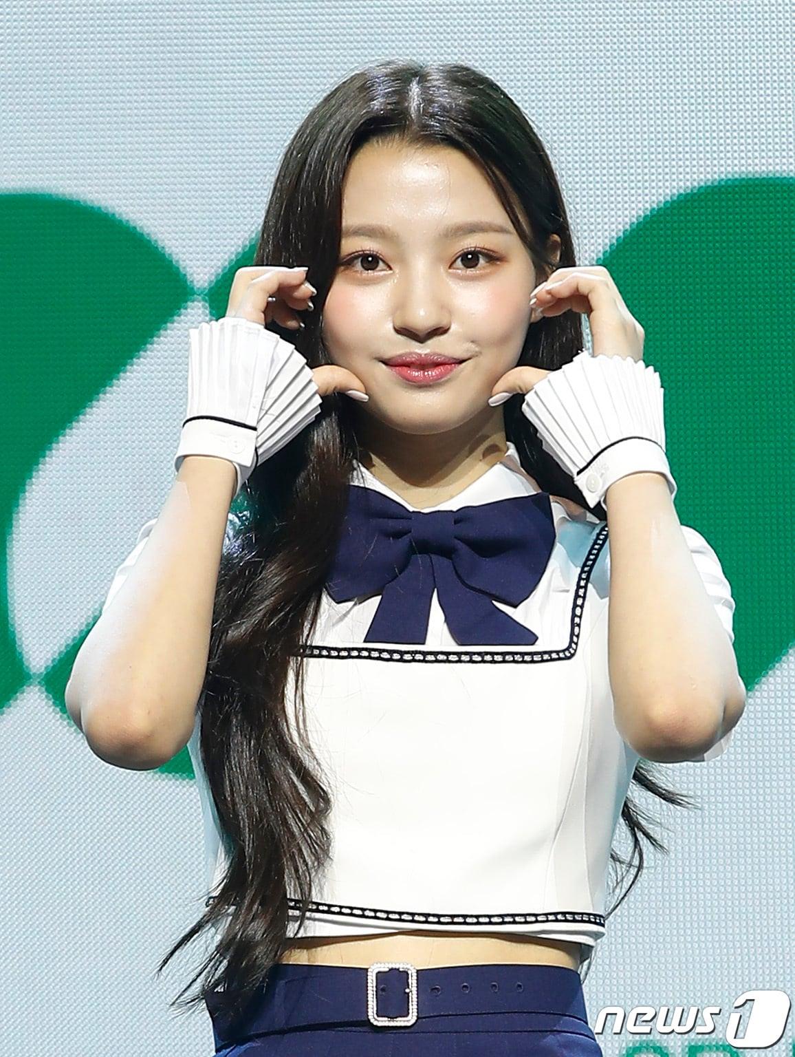 본문 이미지 - 그룹 첫사랑(CSR) 두나가 27일 서울 용산구 블루스퀘어 마스터카드홀에서 가진 첫 번째 미니 앨범 'Sequence : 7272 (시퀀스 : 7272)' 발매 기념 쇼케이스에서 포즈를 취하고 있다. 2022.7.27/뉴스1 ⓒ News1 권현진 기자